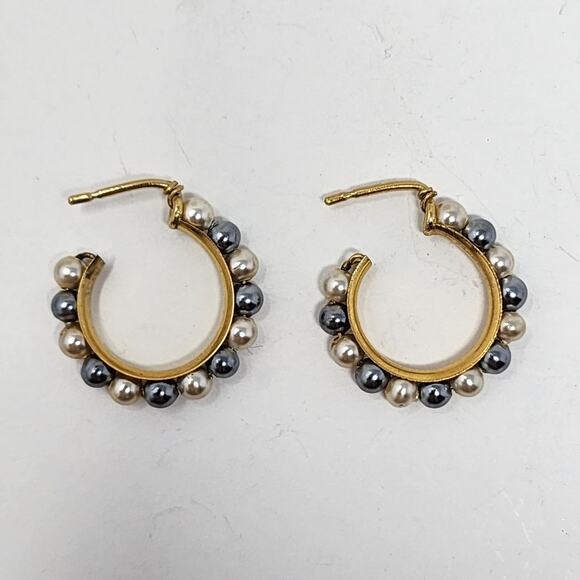 Vintage Pearl Pattern Gold Earrings - Picture 3 of 7